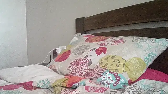 JulianaGold1 online show from September 2025 10:26:02 AM