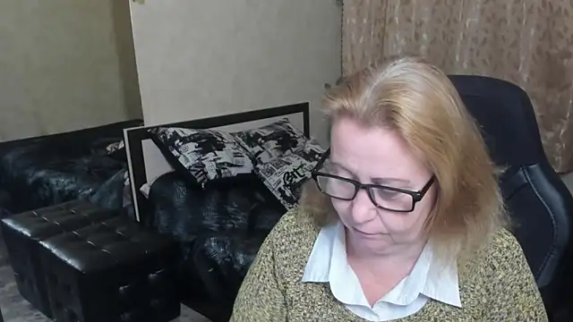 Frau Marta online show from November 2025 03:00:02 PM