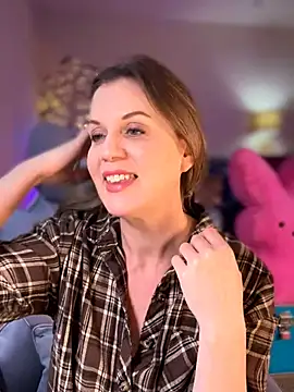 MaiseKnox online show from April 2026 09:45:02 PM