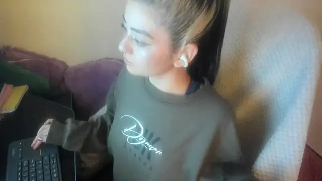 Snapshot of Sammysammy_ chatting on June 2026 04:45:01 AM Sammysammy online show from June 2026 04:45:01 AM