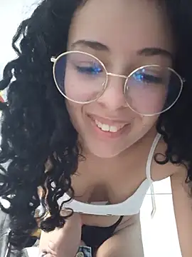 Snapshot of NinaSweet2 chatting on July 2026 05:22:01 PM NinaSweet2 online show from July 2026 05:22:01 PM