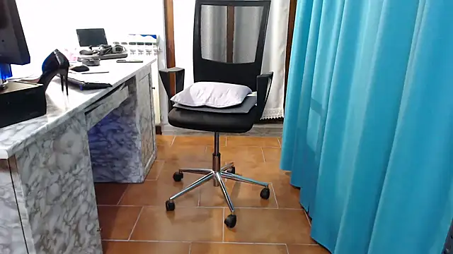 Snapshot of Miss-Mikaele chatting on February 2025 09:30:01 PM Miss-Mikaele online show from February 2025 09:30:01 PM