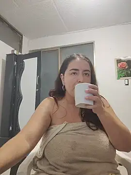 Snapshot of rosahills chatting on June 2026 07:03:02 AM rosahills online show from June 2026 07:03:02 AM