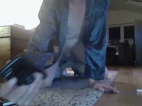 Snapshot of OllieMac chatting on March 2025 04:24:02 AM OllieMac online show from March 2025 04:24:02 AM