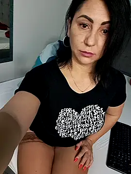 Snapshot of charrlote_love chatting on May 2026 05:27:02 AM charrlote love online show from May 2026 05:27:02 AM