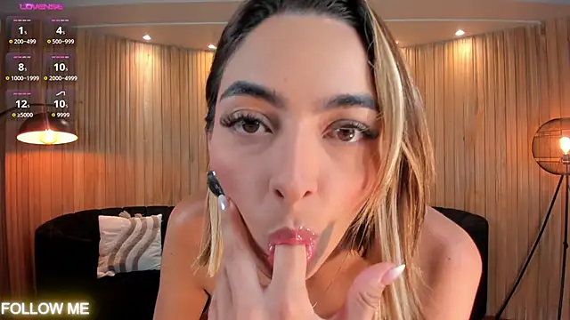 Snapshot of MelissaMoore_ chatting on April 2026 10:10:02 AM MelissaMoore online show from April 2026 10:10:02 AM