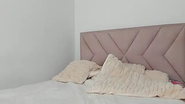 Snapshot of Dephne__ chatting on February 2025 05:39:01 PM Dephne online show from February 2025 05:39:01 PM