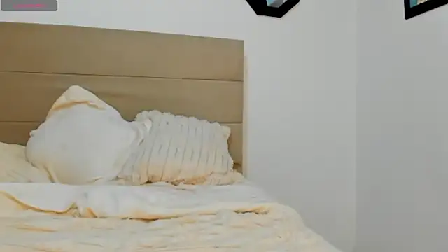 Snapshot of Dephne__ chatting on March 2025 04:45:01 PM Dephne online show from March 2025 04:45:01 PM