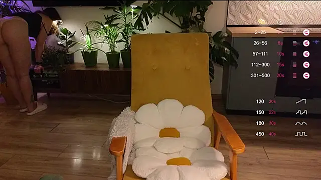 Snapshot of AliceKingsleigh chatting on February 2025 12:12:01 PM AliceKingsleigh online show from February 2025 12:12:01 PM