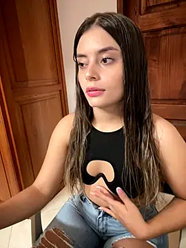 Snapshot of Miss_valeriaa chatting on December 2024 04:17:01 PM Miss valeriaa online show from December 2024 04:17:01 PM