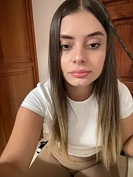 Snapshot of Miss_valeriaa chatting on December 2024 03:45:02 PM Miss valeriaa online show from December 2024 03:45:02 PM