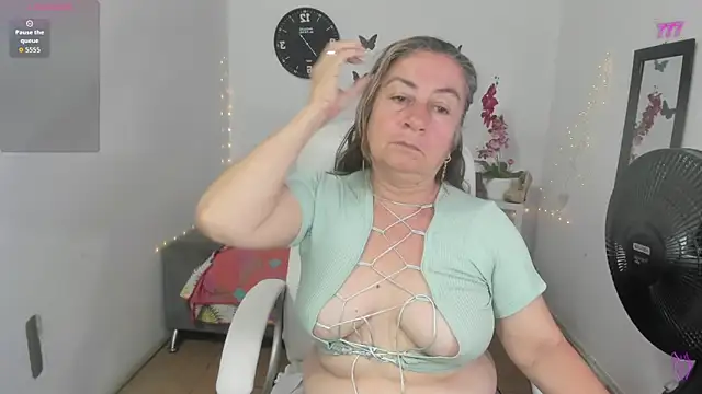 Snapshot of stepmother_105 chatting on May 2026 03:31:02 PM stepmother 105 online show from May 2026 03:31:02 PM
