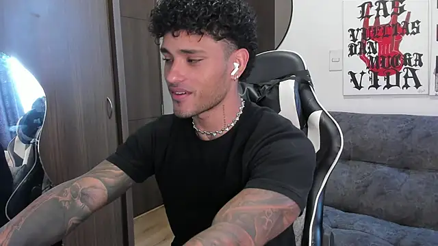 Alessandro Vanni online show from December 2025 03:19:01 PM