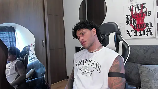 Snapshot of Alessandro_Vanni chatting on February 2026 02:57:01 PM Alessandro Vanni online show from February 2026 02:57:01 PM