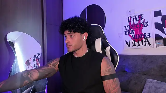 Snapshot of Alessandro_Vanni chatting on March 2026 02:02:01 PM Alessandro Vanni online show from March 2026 02:02:01 PM