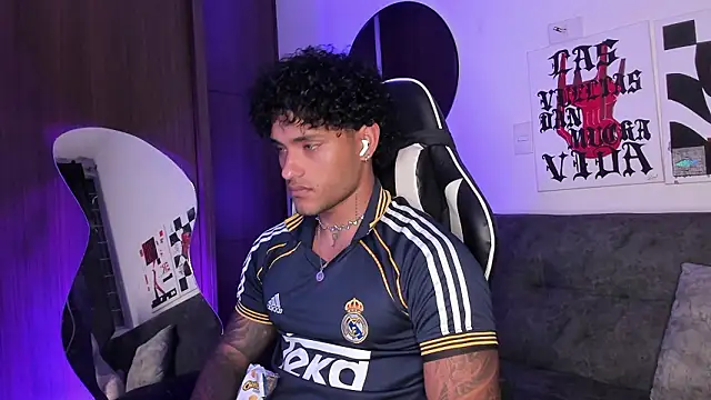 Alessandro Vanni online show from March 2026 02:39:02 AM