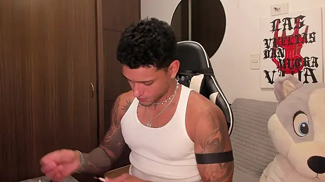 Snapshot of Alessandro_Vanni chatting on July 2026 02:40:02 AM Alessandro Vanni online show from July 2026 02:40:02 AM