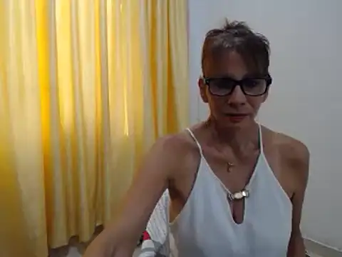 Snapshot of mommysexy16 chatting on March 2025 09:27:01 PM mommysexy16 online show from March 2025 09:27:01 PM