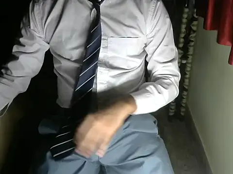 aloneboy1996 online show from September 2025 06:35:01 PM