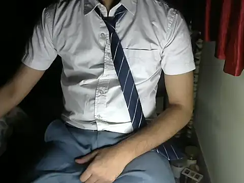 aloneboy1996 online show from October 2025 07:03:01 PM