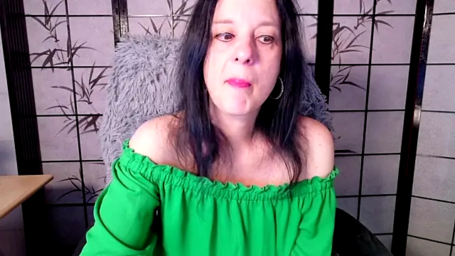 Snapshot of _Sweetlonglips_ chatting on June 2026 07:14:02 AM Sweetlonglips online show from June 2026 07:14:02 AM