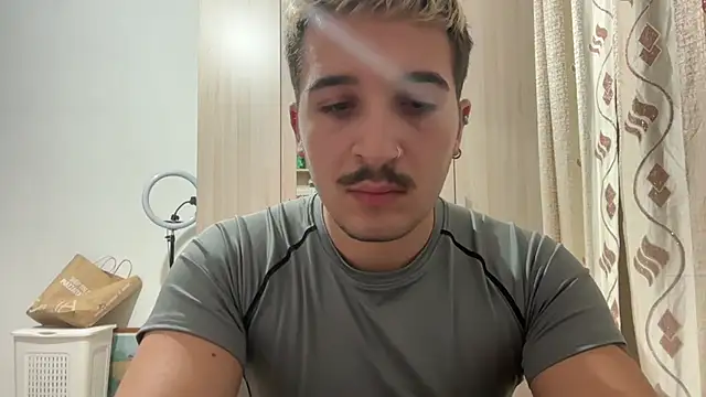 Snapshot of igiuil chatting on November 2025 10:26:01 PM igiuil online show from November 2025 10:26:01 PM