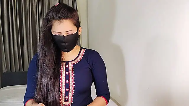 Snapshot of YourLovelyQueen chatting on January 2025 03:53:01 AM YourLovelyQueen online show from January 2025 03:53:01 AM
