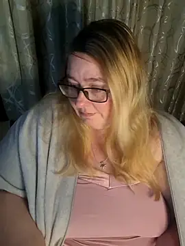 Snapshot of Iceprincess2bad4u chatting on June 2026 06:35:02 PM Iceprincess2bad4u online show from June 2026 06:35:02 PM