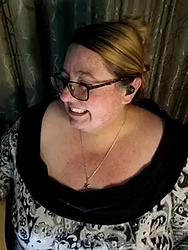 Snapshot of Iceprincess2bad4u chatting on June 2026 06:19:01 PM Iceprincess2bad4u online show from June 2026 06:19:01 PM