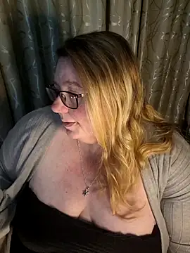 Snapshot of Iceprincess2bad4u chatting on June 2026 06:34:01 PM Iceprincess2bad4u online show from June 2026 06:34:01 PM