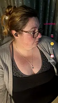 Snapshot of Iceprincess2bad4u chatting on July 2026 04:03:02 AM Iceprincess2bad4u online show from July 2026 04:03:02 AM