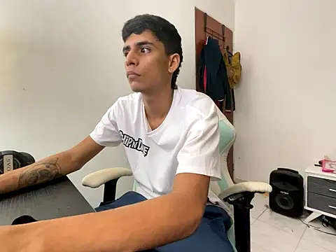 Max TheHorseDick online show from December 2024 02:09:01 AM