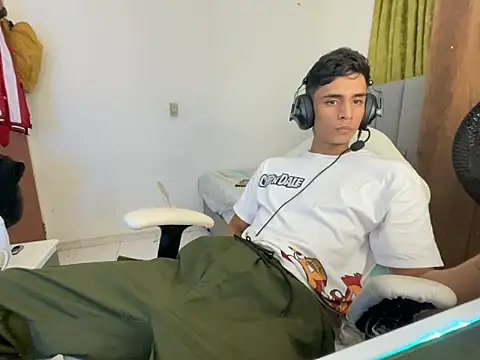 Max TheHorseDick online show from December 2024 02:09:02 AM