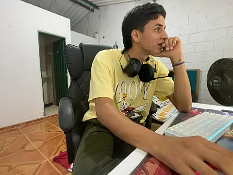 Max TheHorseDick online show from March 2025 10:18:02 PM