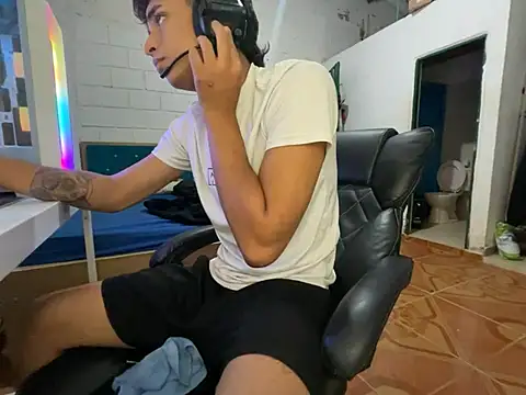 Max TheHorseDick online show from April 2026 04:10:02 PM