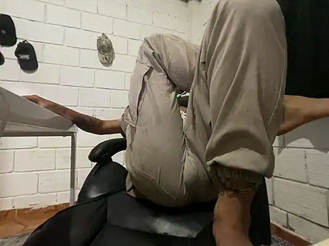 Snapshot of Max_TheHorseDick chatting on June 2026 01:52:01 AM Max TheHorseDick online show from June 2026 01:52:01 AM