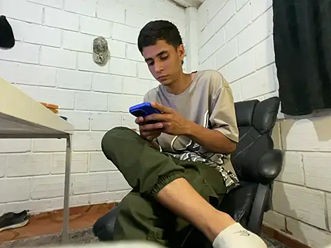 Snapshot of Max_TheHorseDick chatting on July 2026 02:33:02 AM Max TheHorseDick online show from July 2026 02:33:02 AM