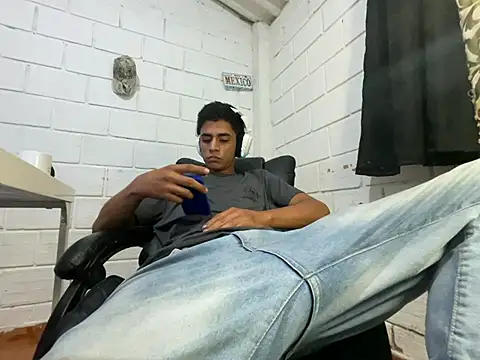 Snapshot of Max_TheHorseDick chatting on July 2026 02:51:02 AM Max TheHorseDick online show from July 2026 02:51:02 AM