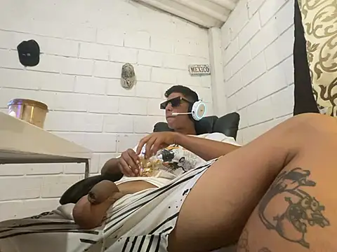 Snapshot of Max_TheHorseDick chatting on July 2026 08:55:02 PM Max TheHorseDick online show from July 2026 08:55:02 PM