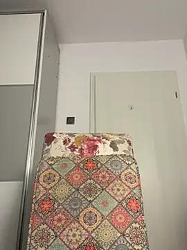 snow flakee online show from February 2025 08:06:02 AM