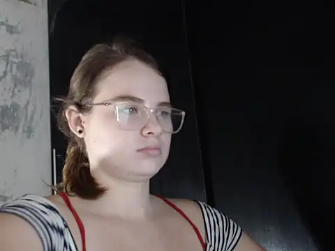 Snapshot of HellenMiyer1111 chatting on January 2026 04:00:01 PM HellenMiyer1111 online show from January 2026 04:00:01 PM