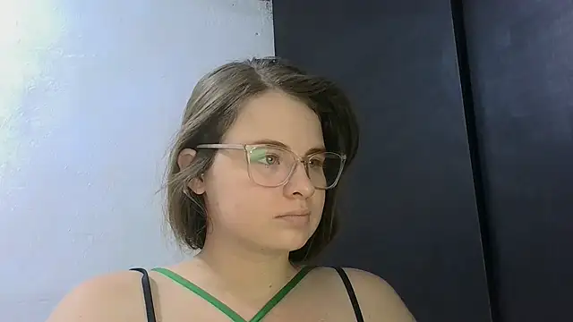 Snapshot of HellenMiyer1111 chatting on July 2026 02:21:01 PM HellenMiyer1111 online show from July 2026 02:21:01 PM