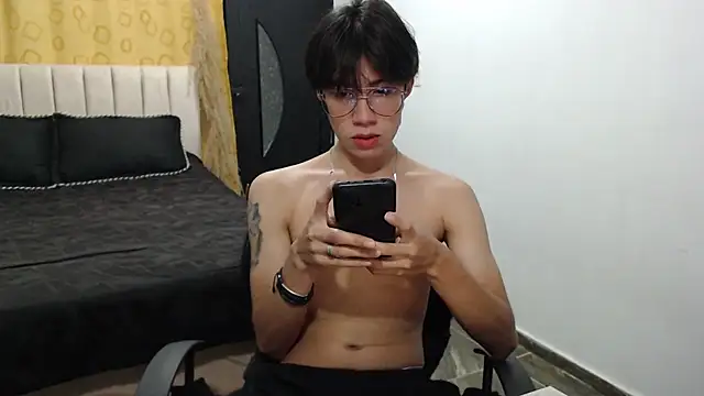 Snapshot of Elio-cam chatting on January 2025 07:32:02 AM Elio-cam online show from January 2025 07:32:02 AM