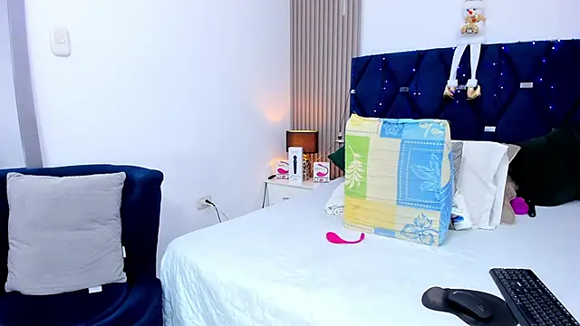 gabytyara2 online show from December 2025 04:35:02 PM