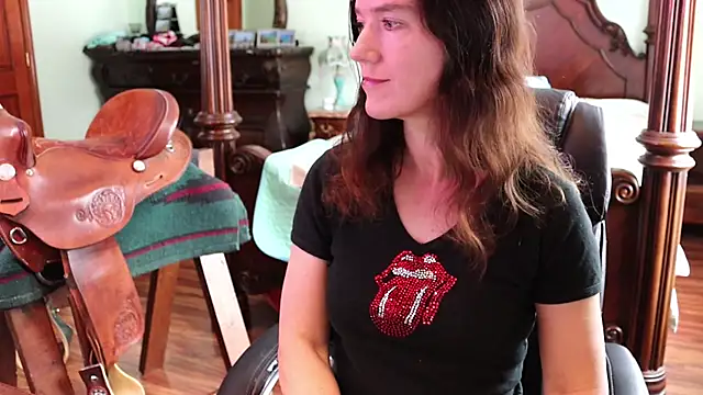 Snapshot of thornburyrose chatting on February 2026 07:18:01 PM thornburyrose online show from February 2026 07:18:01 PM