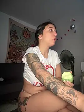 kiaraglam2 online show from November 2025 01:11:02 PM