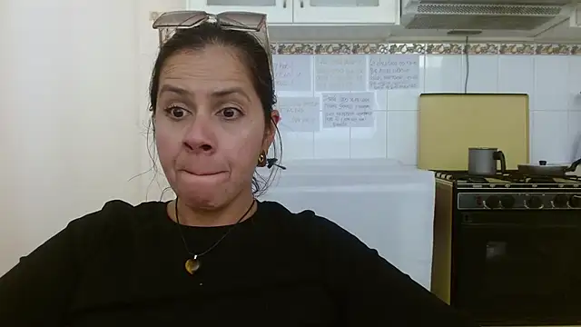 Sara Brandon online show from September 2025 08:10:01 PM