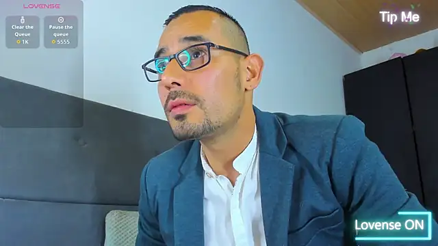 jhonyalzate2 online show from October 2025 02:08:02 AM