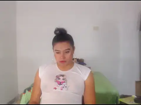 Snapshot of katrinawillff chatting on May 2026 06:18:01 AM katrinawillff online show from May 2026 06:18:01 AM