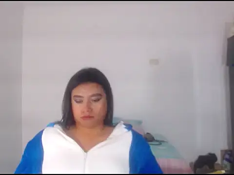 Snapshot of katrinawillff chatting on June 2026 05:39:02 PM katrinawillff online show from June 2026 05:39:02 PM